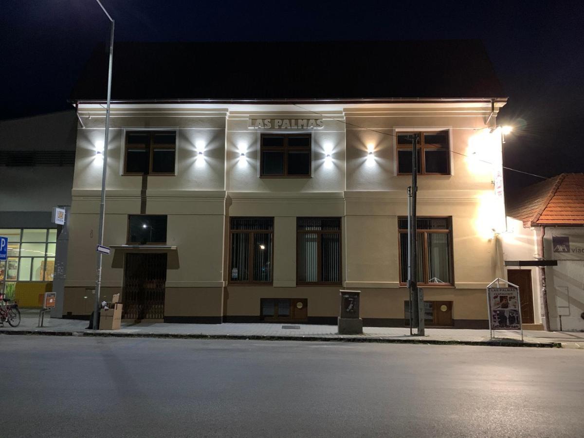 Las Palmas Rooms Sturovo Exterior photo